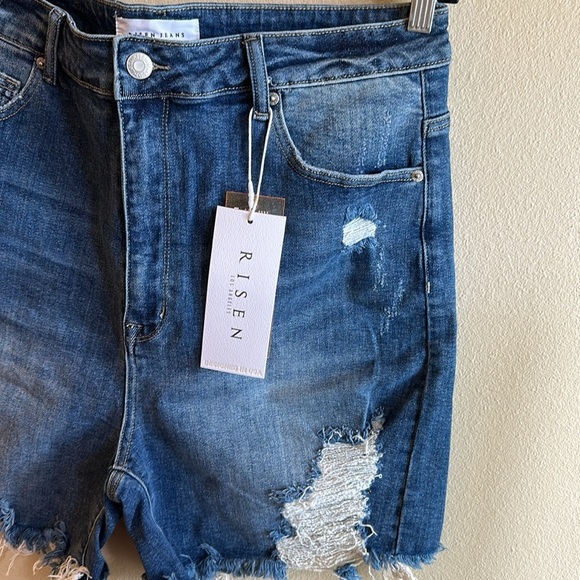 Risen Curvy Max HR Shorts Size 2XL Medium Wash High Rise Distressed NEW - Picture 5 of 15